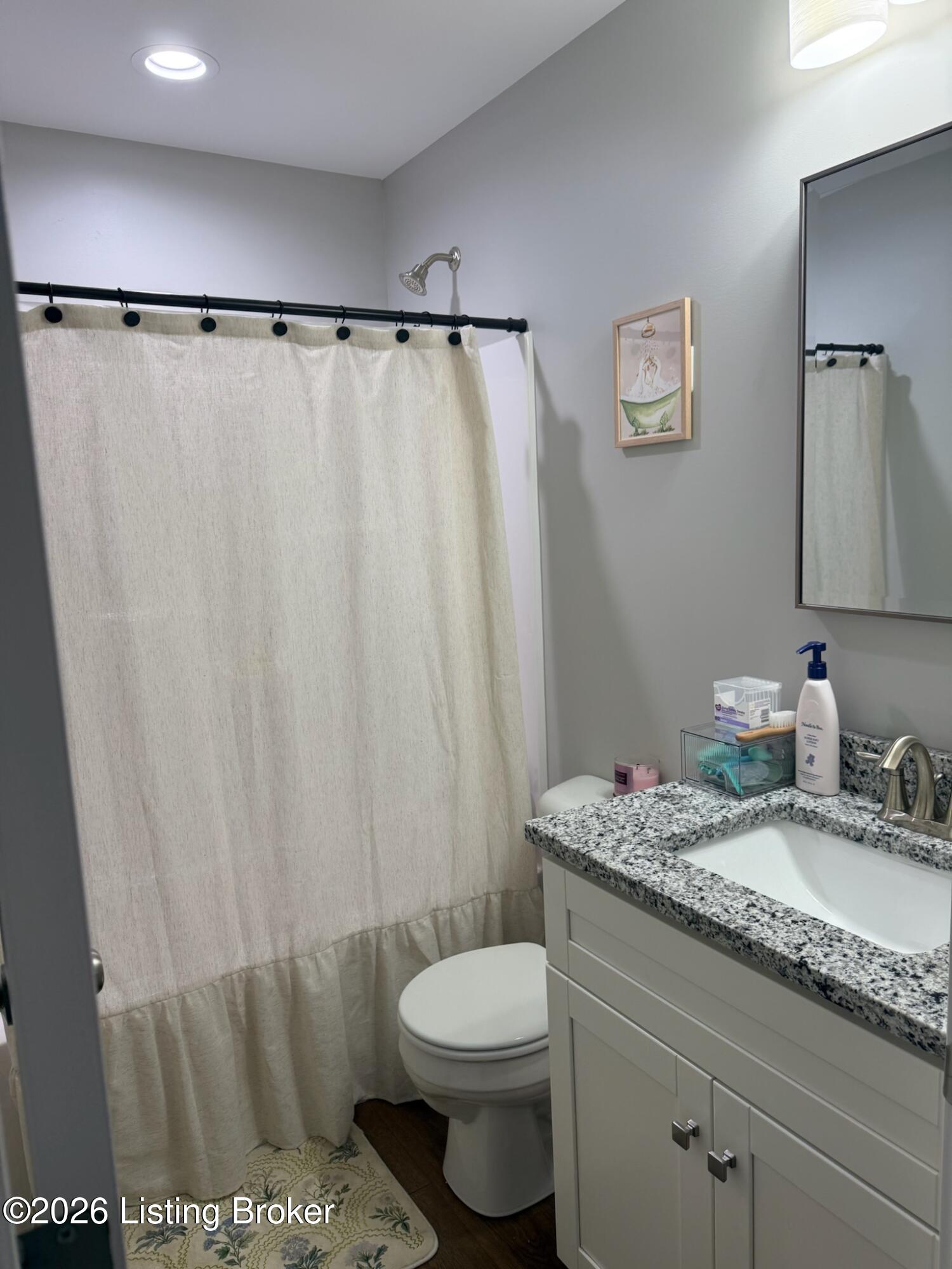 22 Temple Drive Springfield, KY 40069 - Photo 13 of 14 Bathroom (2)