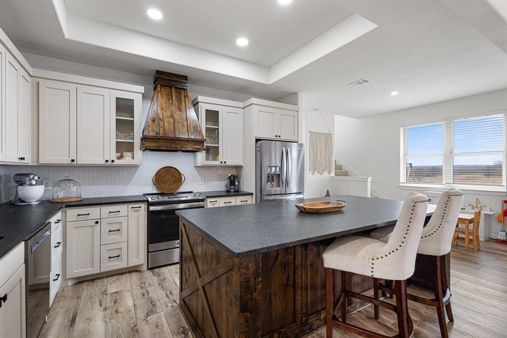 476 Silverleaf Drive Sunset, TX 76270 - Photo 8 of 40 a view of kitchen with sink stove and refrigerator