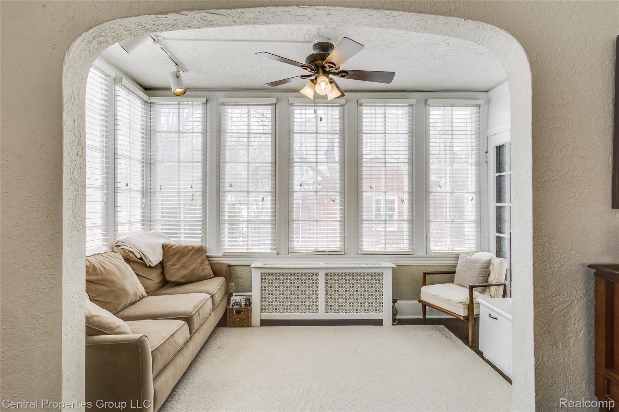 168 Hamilton Road Bloomfield Hills, MI 48301 - Photo 8 of 46 Adjoining family room connected to the living room.
