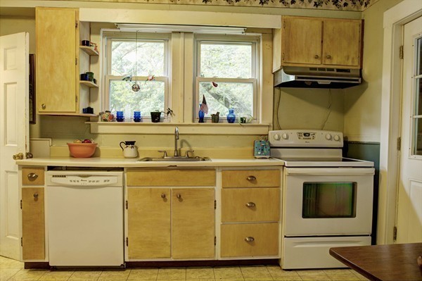 121 Dunstable Road Chelmsford, MA 01863 - Photo 7 of 30