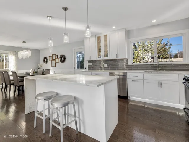 $625,000 | 325 West Park Avenue, Wheaton, IL 60187