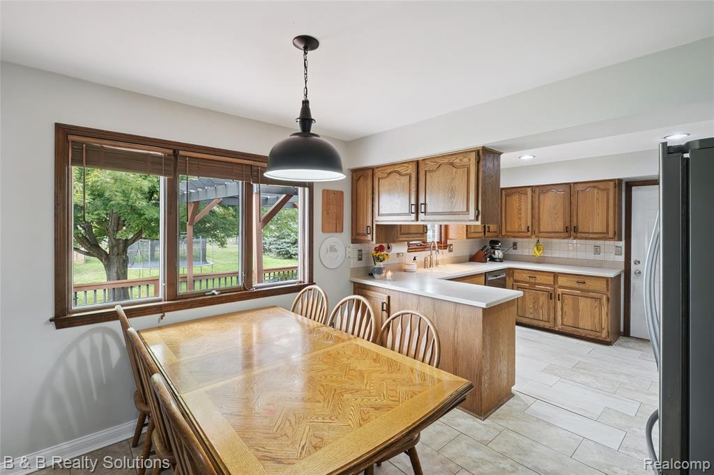 54675 Romeo Plank Road Macomb, MI 48042 - Photo 13 of 57