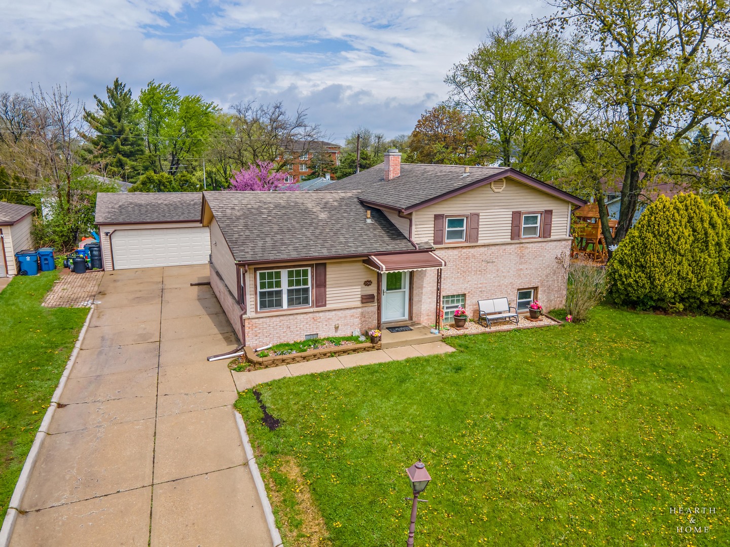 538 Memory Lane Addison, IL 60101 - Photo 1 of 28 Gallery Image 1