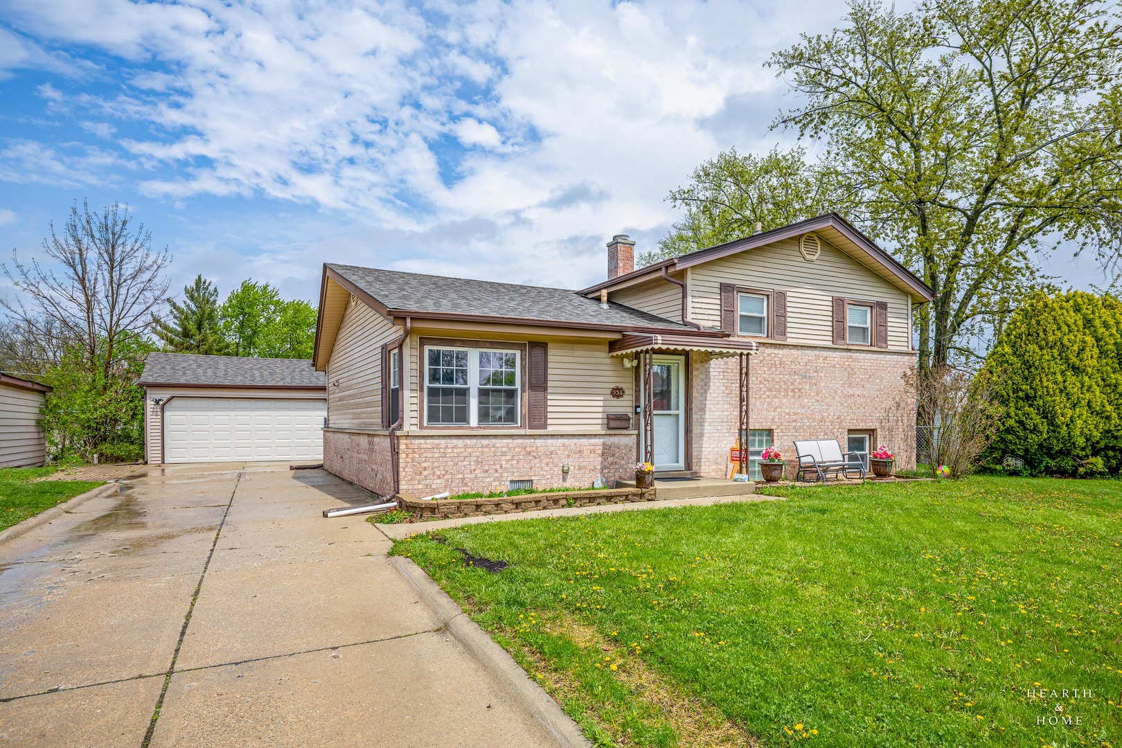 538 Memory Lane Addison, IL 60101 - Photo 2 of 28 Gallery Image 2