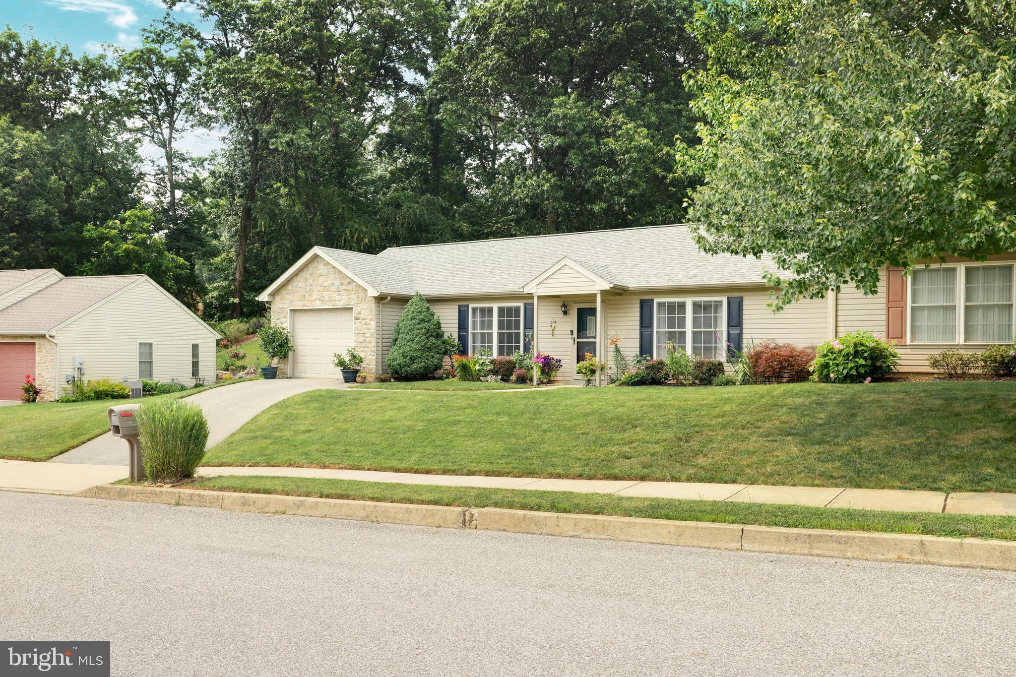 2305 Daisy Road York, PA 17402 - Photo 2 of 27