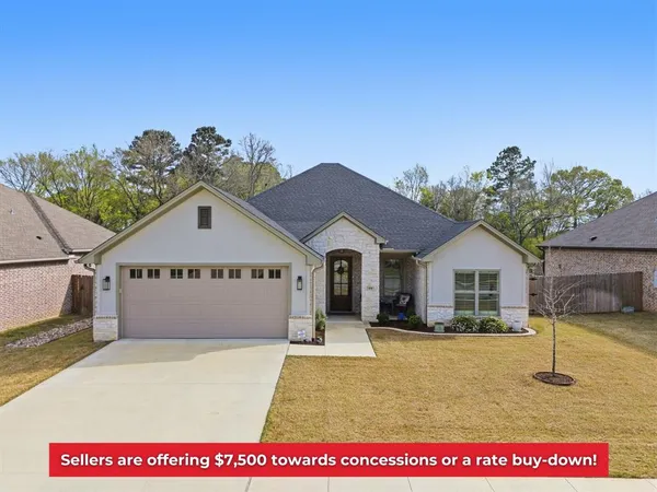 $399,900 | 416 Deer Point Cove, Chandler, TX 75758