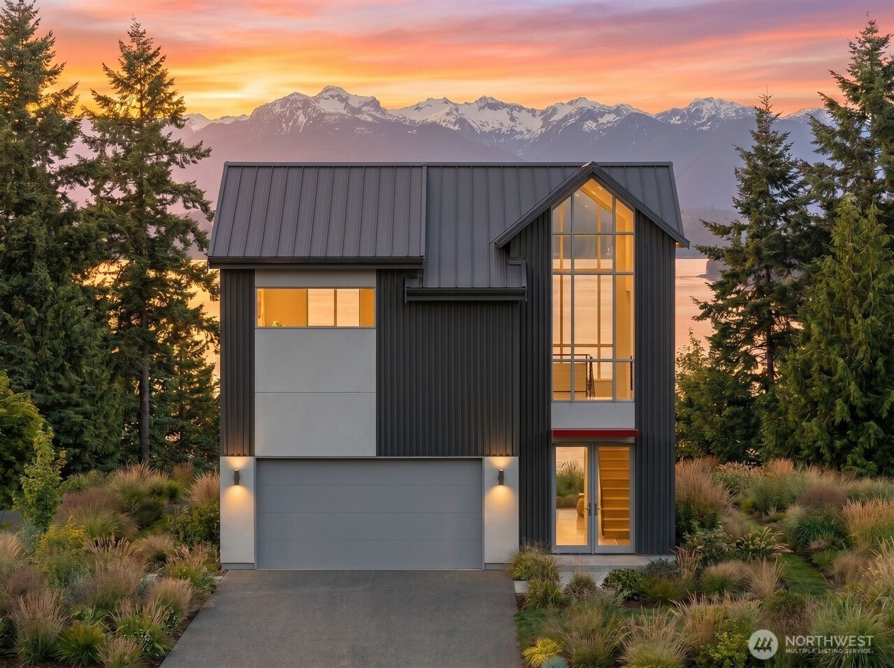 5211 Southwest Jacobsen Road Seattle, WA 98116 - Photo 1 of 9 Gallery Image 1
