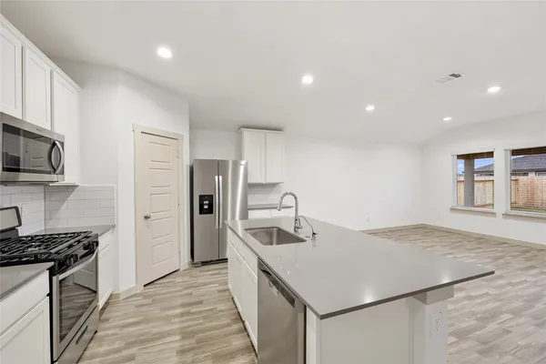 $2,300 | 714 Boer Plains Drive, Rosharon, TX 77583