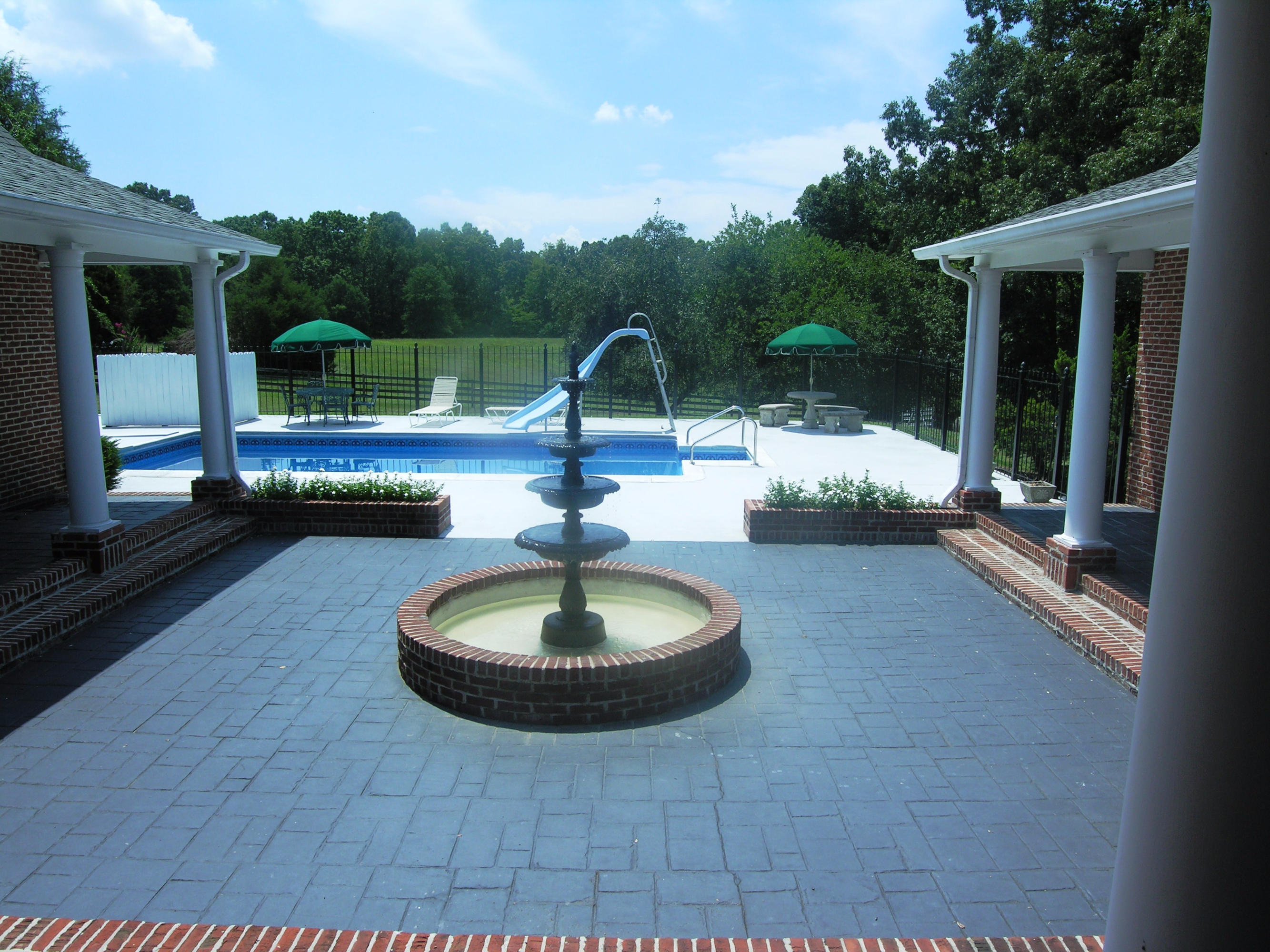 5625 Hunter Road Ooltewah, TN 37363 - Photo 9 of 17 Pool and fountain