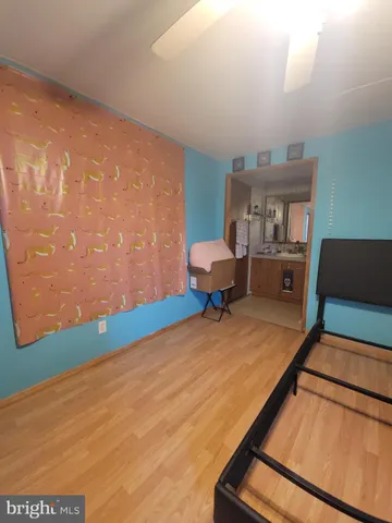 a bed room with a bed