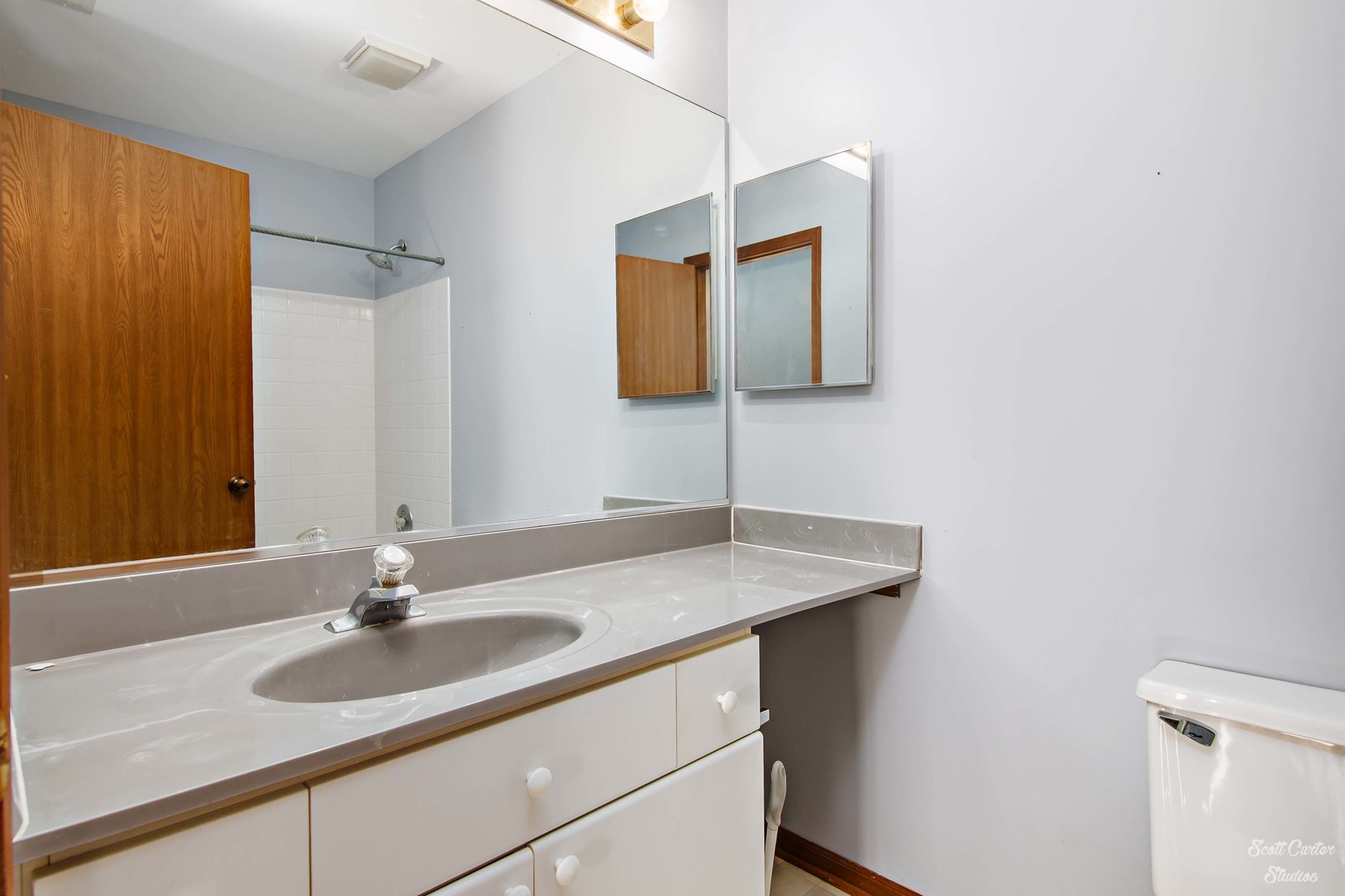 225 Sierra Trail Cary, IL 60013 - Photo 20 of 23 a bathroom with a sink and a mirror