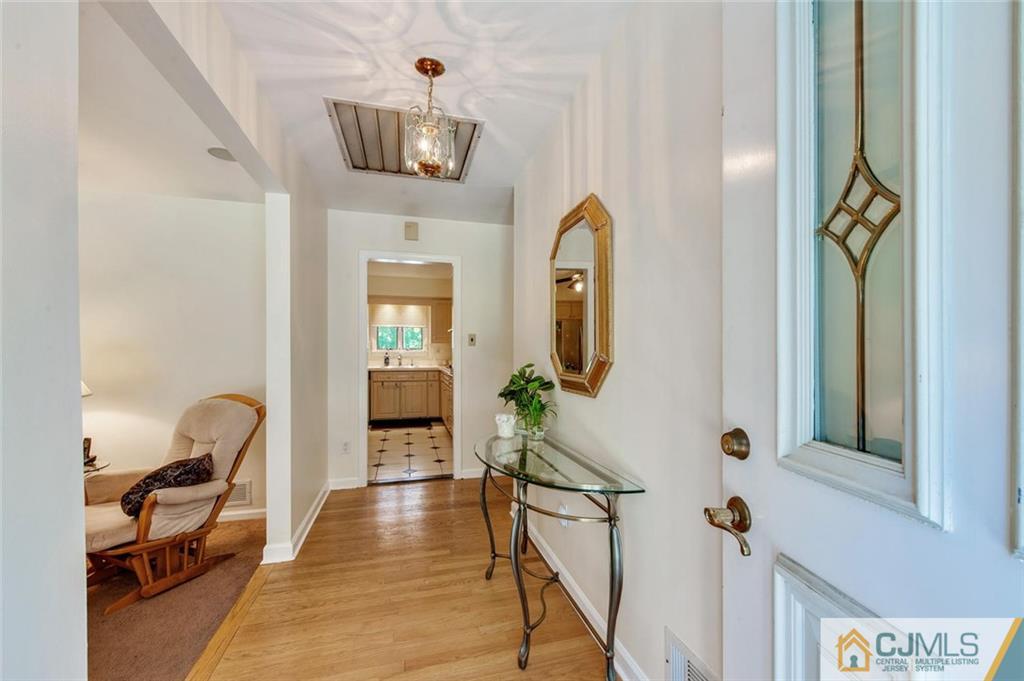 304 Fresh Ponds Road North Brunswick, NJ 08902 - Photo 5 of 44