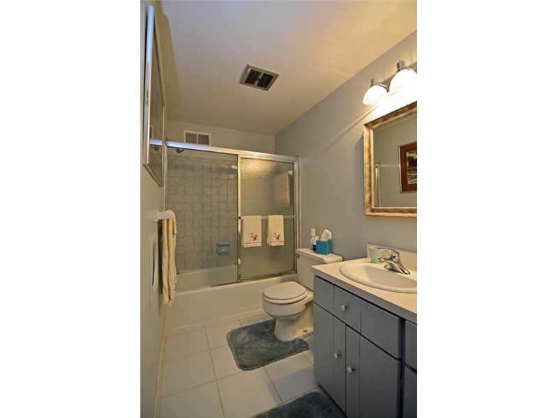 1736 Fox Chapel Road Pittsburgh, PA 15238 - Photo 19 of 25 Full Bath. The second level s updated bath features ceramic tile flooring and tub surround.