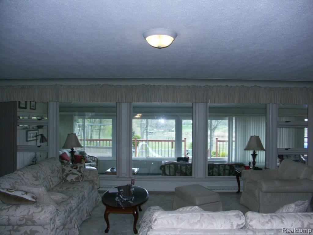 3105 Riverside Drive Port Huron, MI 48060 - Photo 4 of 28 PICT0025.jpg
