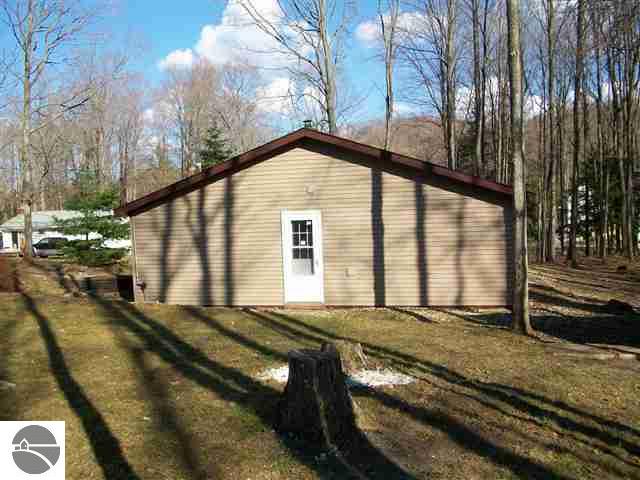 13295 Goose Road Beulah, MI 49617 - Photo 5 of 22 1734044-4.JPG