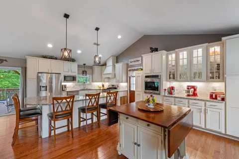 $779,900 | 843 Percy Warner Boulevard, Nashville, TN 37205
