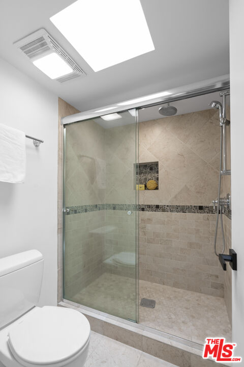 4549 Alla Road, Unit 3 Marina del Rey, CA 90292 - Photo 14 of 28 a bathroom with a shower and a toilet