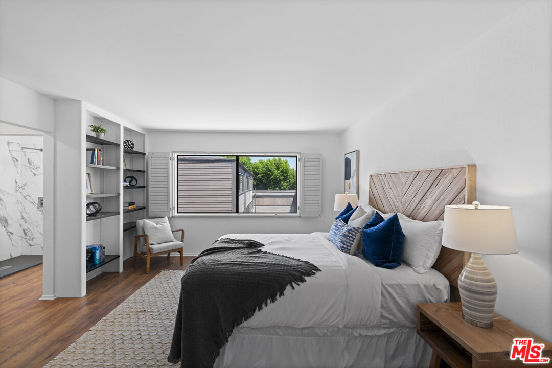 4549 Alla Road, Unit 3 Marina del Rey, CA 90292 - Photo 16 of 28 a bedroom with a bed and a window