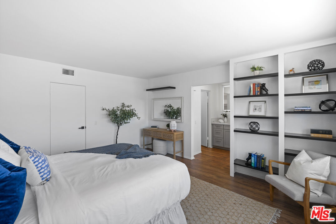 4549 Alla Road, Unit 3 Marina del Rey, CA 90292 - Photo 17 of 28 a bedroom with a bed and closet