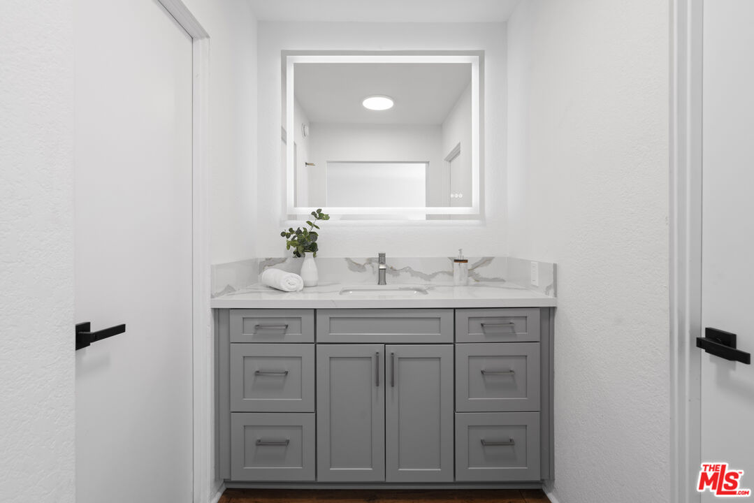 4549 Alla Road, Unit 3 Marina del Rey, CA 90292 - Photo 18 of 28 a bathroom with a sink vanity and mirror