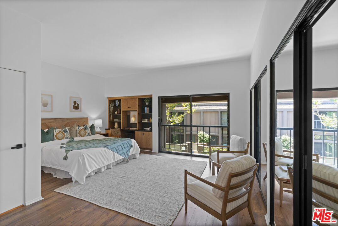 4549 Alla Road, Unit 3 Marina del Rey, CA 90292 - Photo 10 of 28 a bedroom with a large bed and a large window