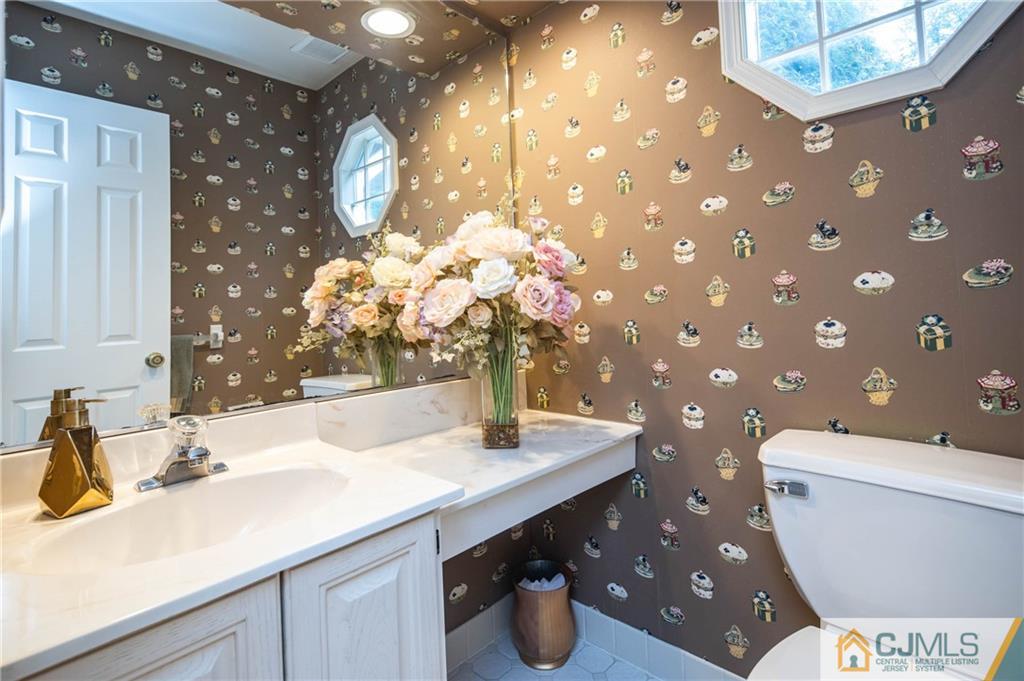 205 Timber Oaks Road, Unit 205 Edison, NJ 08820 - Photo 19 of 31 a bathroom with a sink mirror and vanity