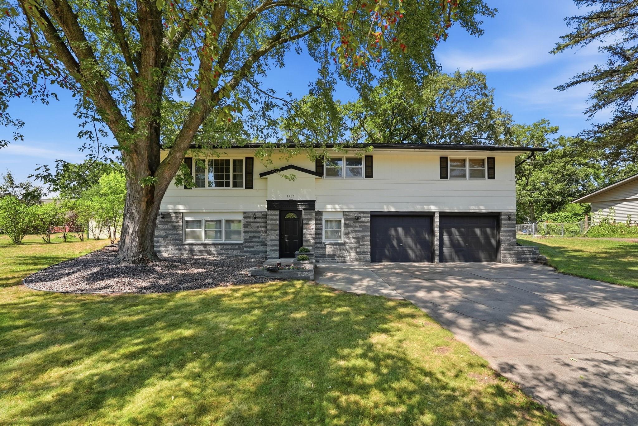 1785 Oak Road St. Cloud, MN 56303 - Photo 1 of 38 Gallery Image 1
