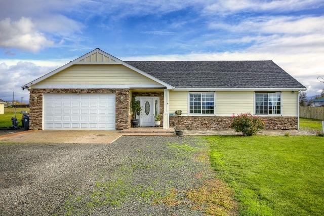6878 East Gregory Road Central Point, OR 97502 - Photo 1 of 26 Primary Photo