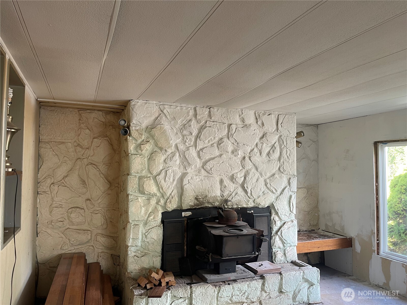 3333 228th Street Southeast, Unit 94 Bothell, WA 98021 - Photo 5 of 12 a living room with a couch and a fireplace