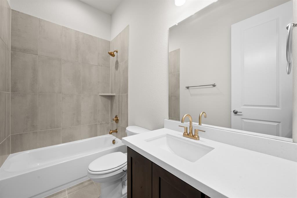 470 Red Maple Road Waxahachie, TX 75165 - Photo 13 of 34 470 Red Maple- Bathroom-1