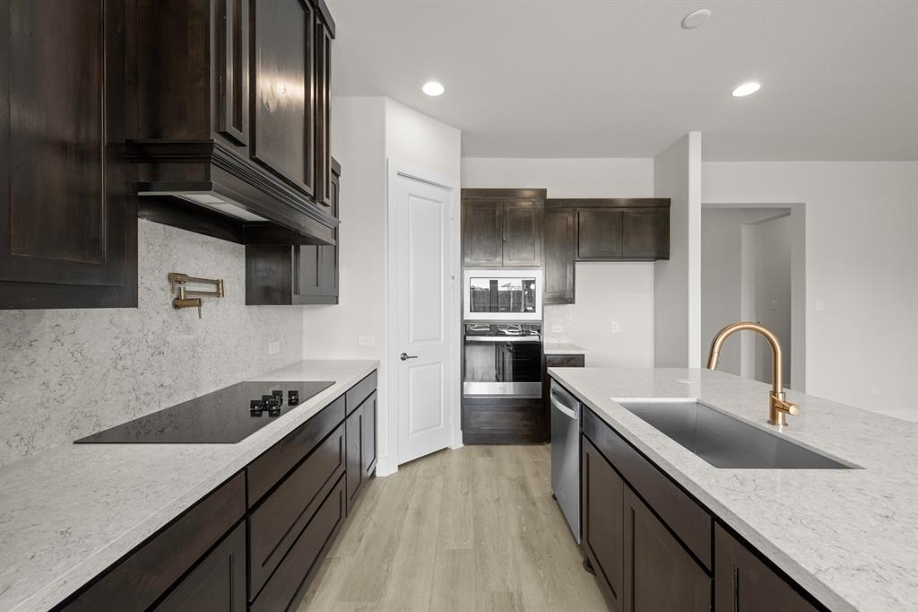 470 Red Maple Road Waxahachie, TX 75165 - Photo 20 of 34 470 Red Maple- Kitchen-3
