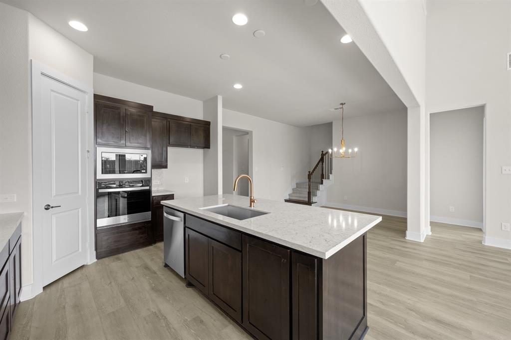 470 Red Maple Road Waxahachie, TX 75165 - Photo 21 of 34 470 Red Maple- Kitchen-4