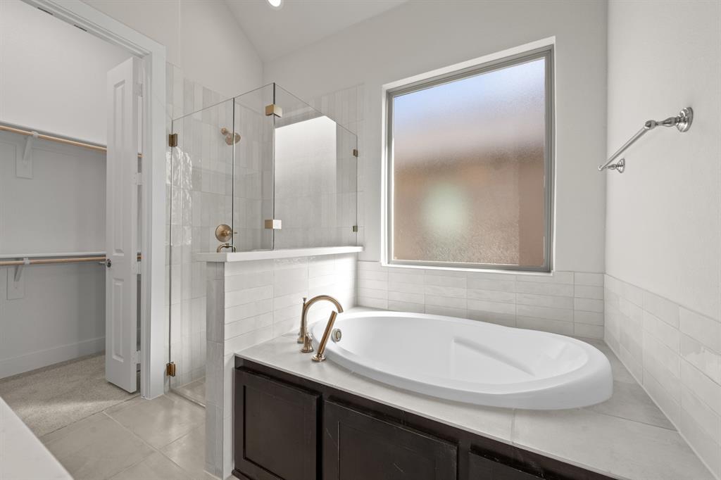 470 Red Maple Road Waxahachie, TX 75165 - Photo 29 of 34 470 Red Maple- Primary Suite-4