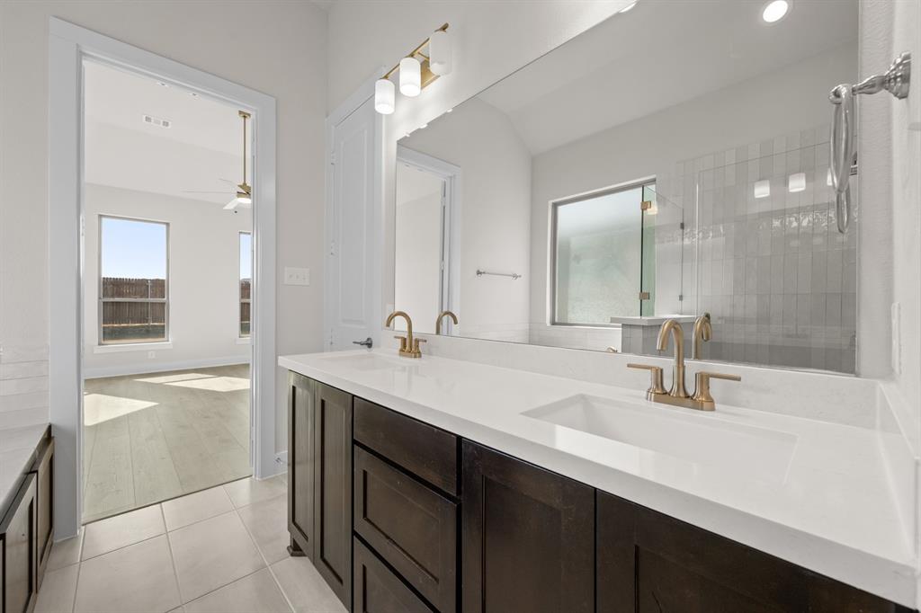 470 Red Maple Road Waxahachie, TX 75165 - Photo 31 of 34 470 Red Maple- Primary Suite-6