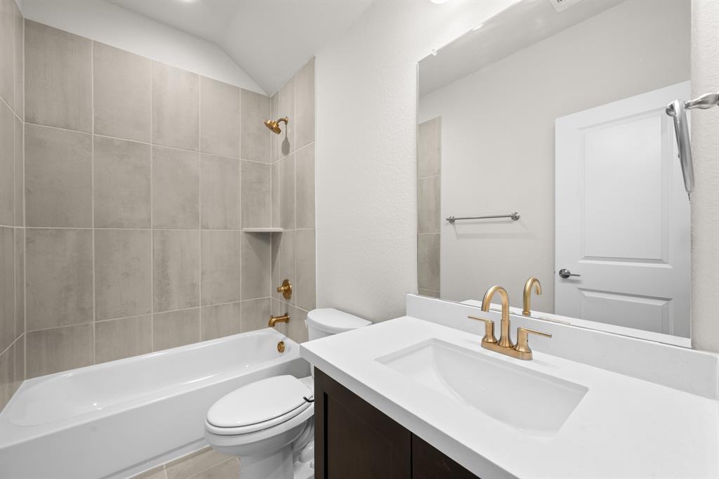 470 Red Maple Road Waxahachie, TX 75165 - Photo 34 of 34 470 Red Maple- Bathroom-2