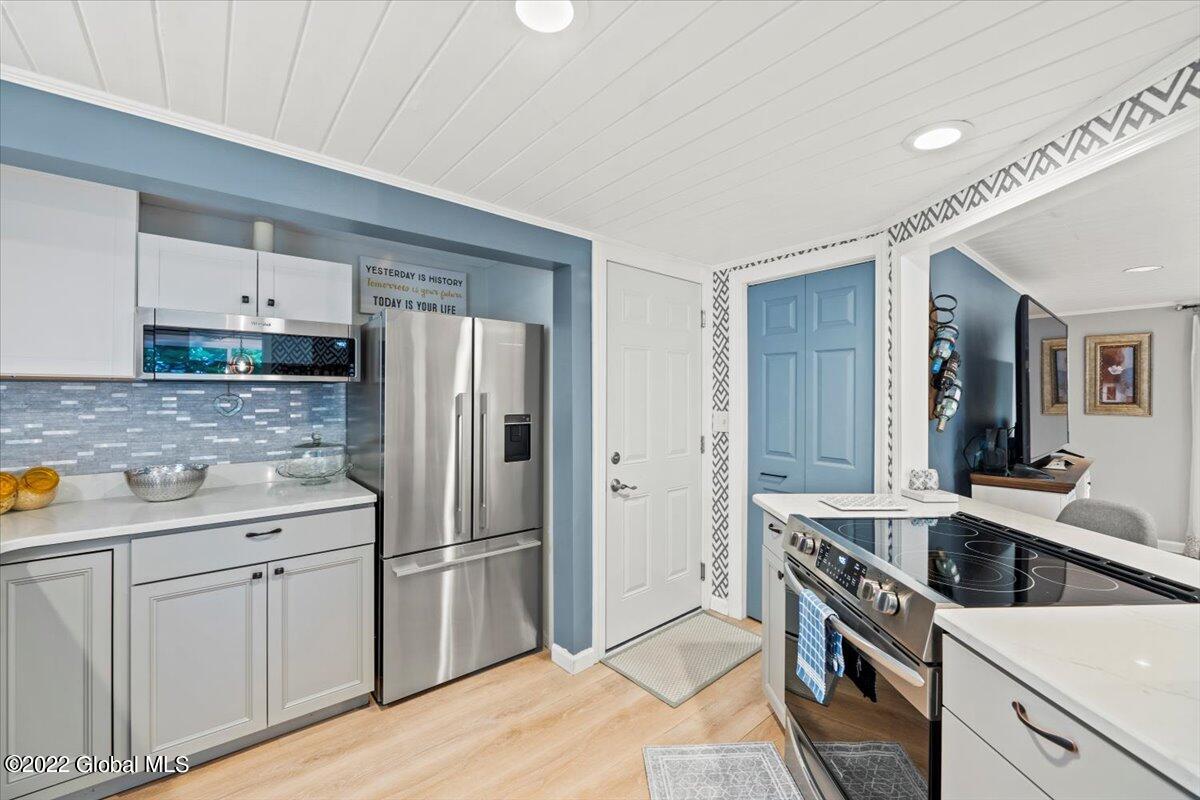 982 Rector Road Glenville, NY 12302 - Photo 8 of 39 13-JUN07696