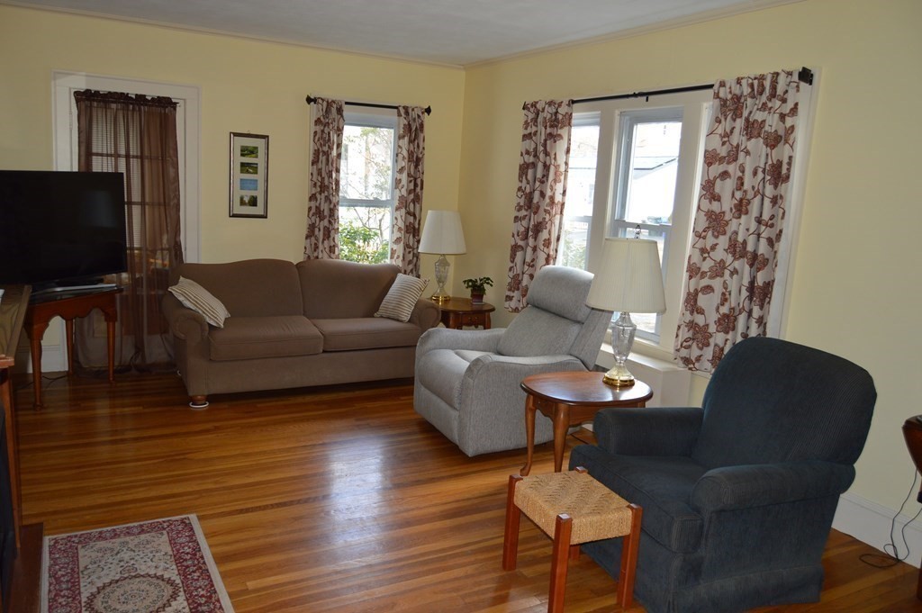 18 Dell Place Springfield, MA 01118 - Photo 4 of 34