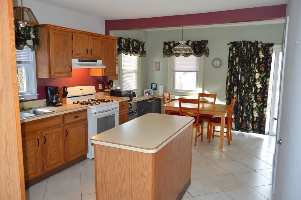 18 Dell Place Springfield, MA 01118 - Photo 10 of 34