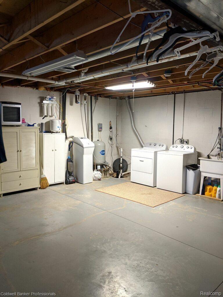 2591 Cove Road Goodells, MI 48027 - Photo 25 of 27 Laundry Utility 2.jpg