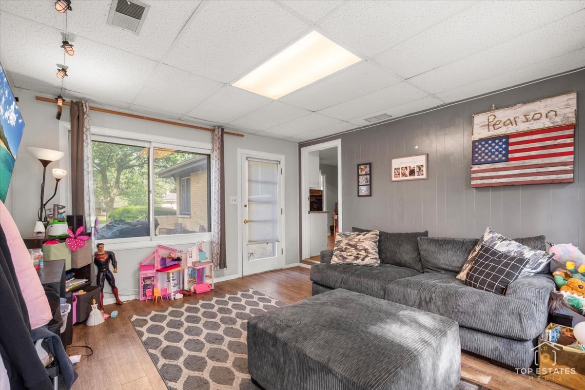 1108 North Westgate Road Mount Prospect, IL 60056 - Photo 13 of 23 Gallery Image 13