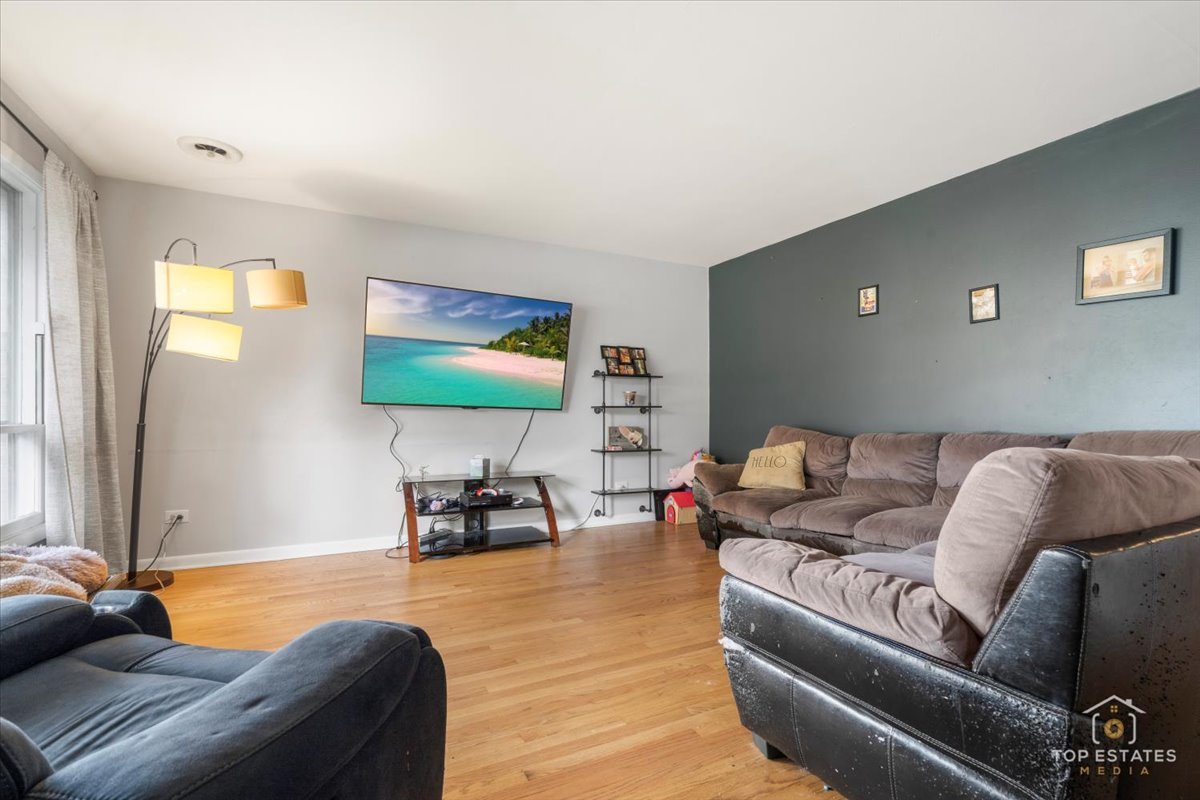 1108 North Westgate Road Mount Prospect, IL 60056 - Photo 4 of 23 Gallery Image 4