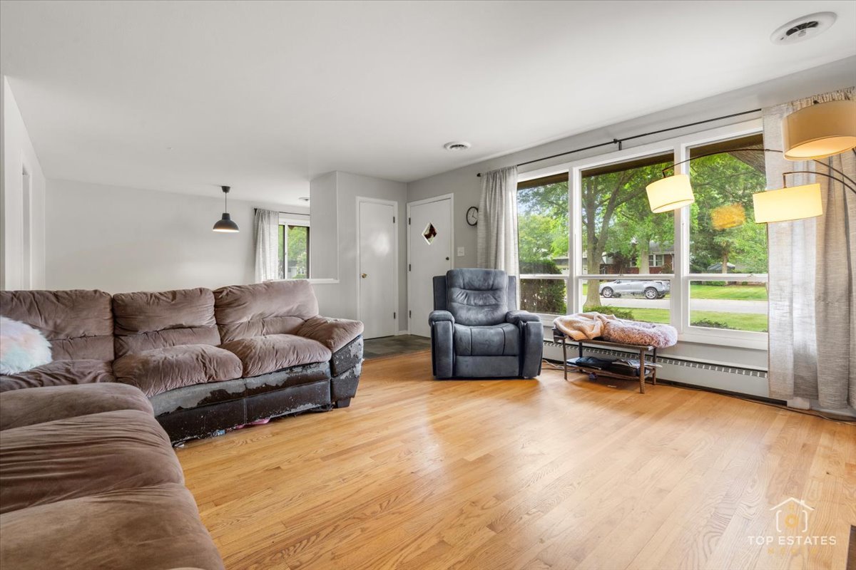 1108 North Westgate Road Mount Prospect, IL 60056 - Photo 5 of 23 Gallery Image 5