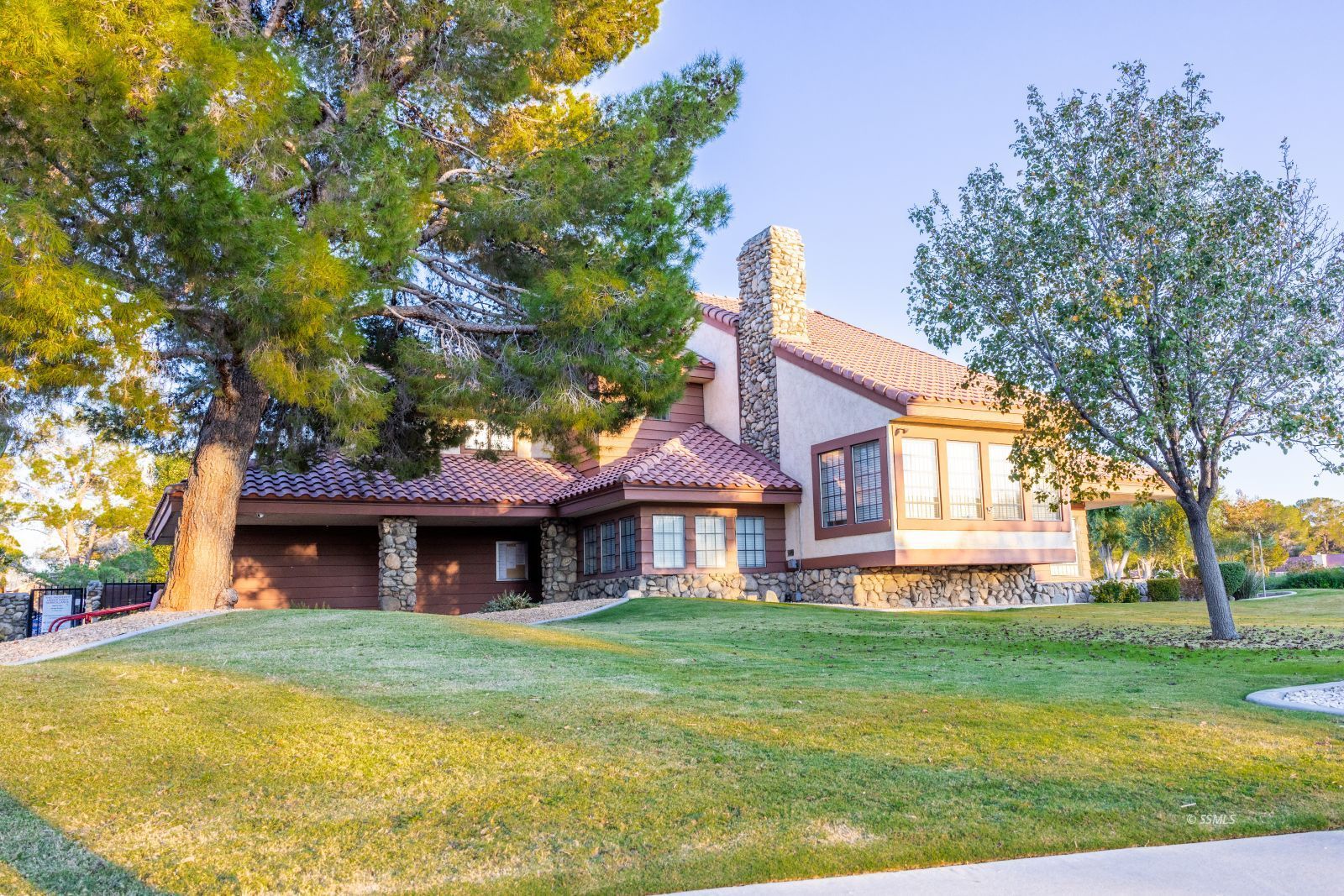 324 West Pilgrim Court Ridgecrest, CA 93555 - Photo 34 of 37 a front view of a house with garden