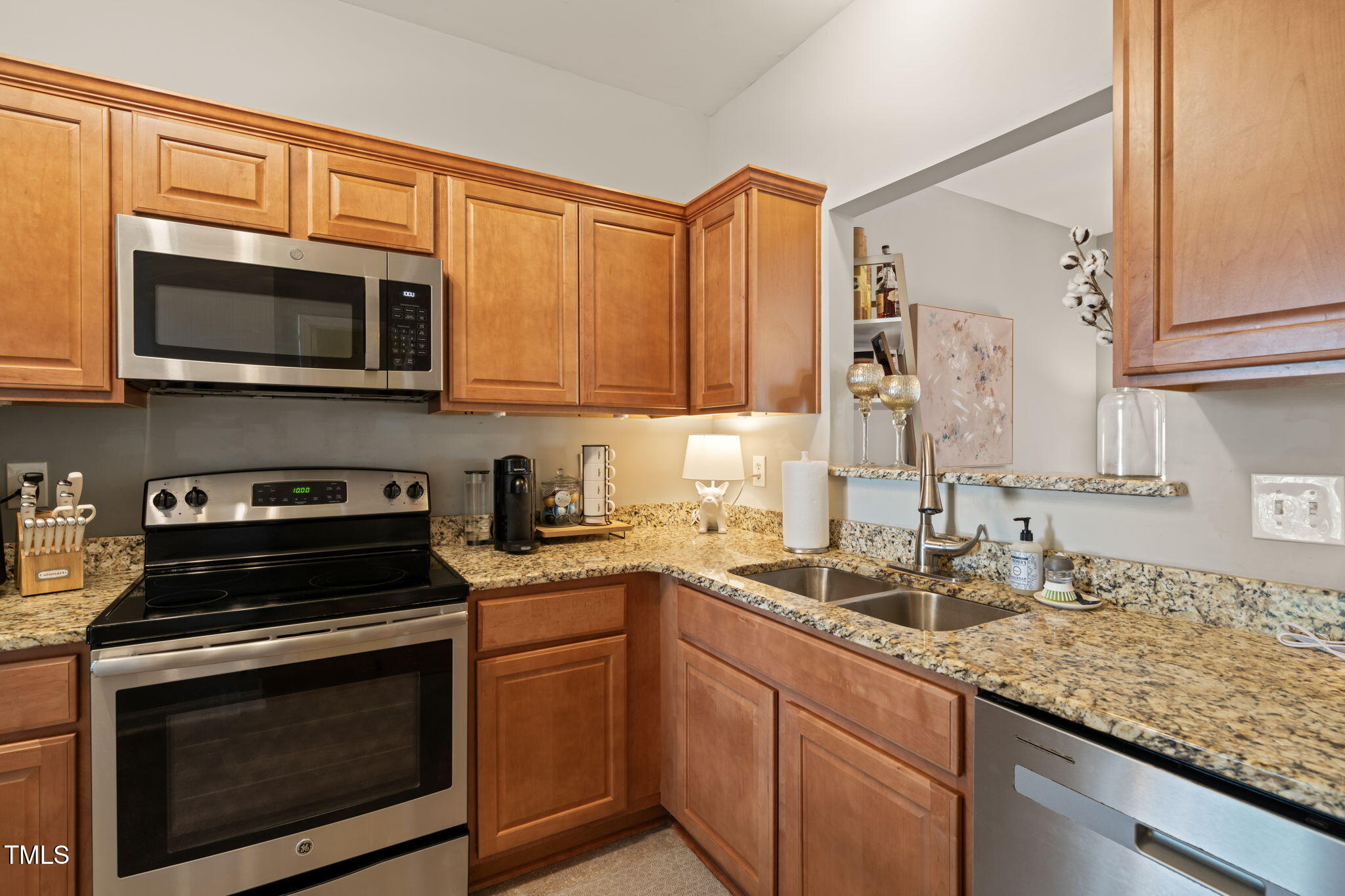 8221 Hempshire Place, Unit 101 Raleigh, NC 27613 - Photo 8 of 24 h