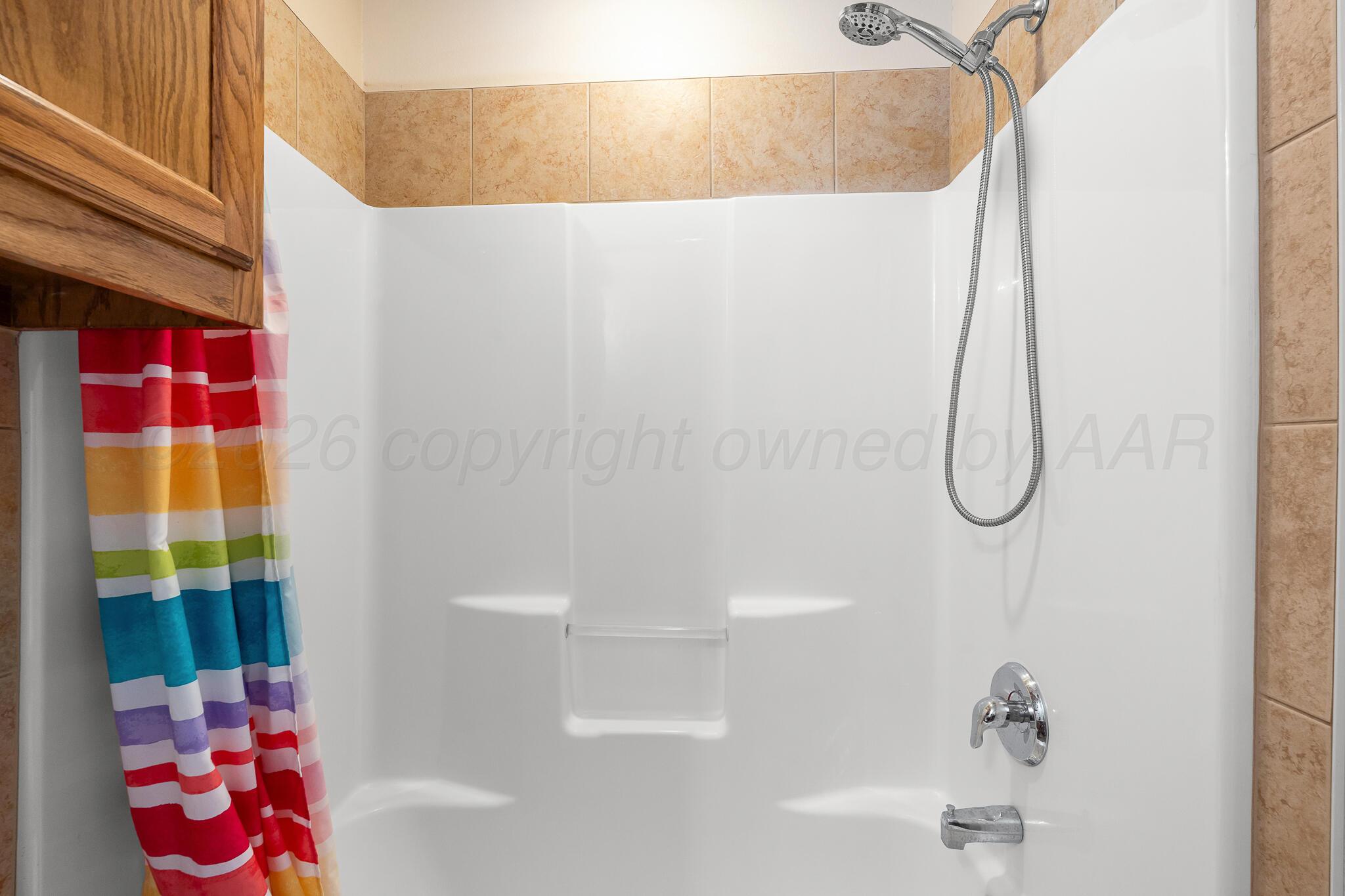 4010 Ross Street Amarillo, TX 79118 - Photo 21 of 26 Hall bathroom