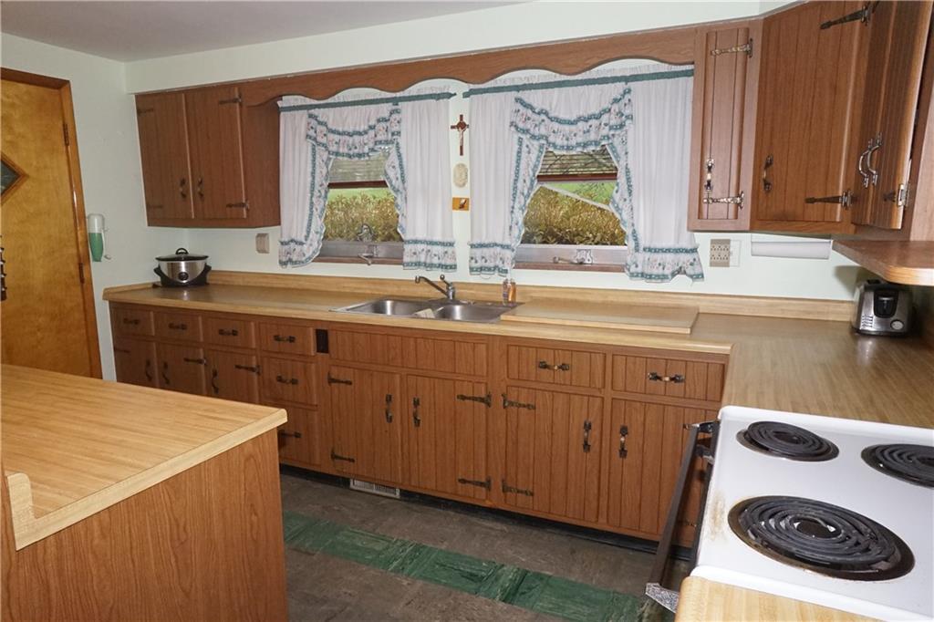 276 Crisswell Road Butler, PA 16002 - Photo 7 of 25