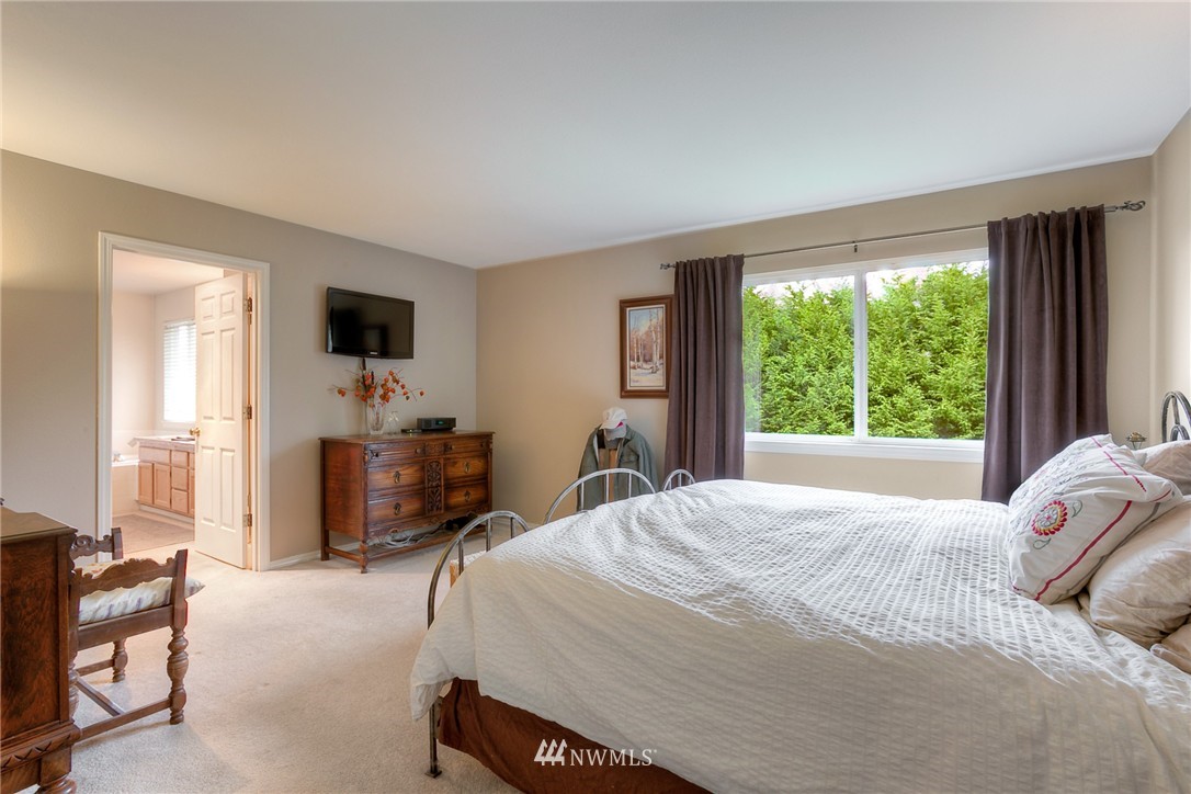10266 Southeast 185th Place Renton, WA 98055 - Photo 13 of 23