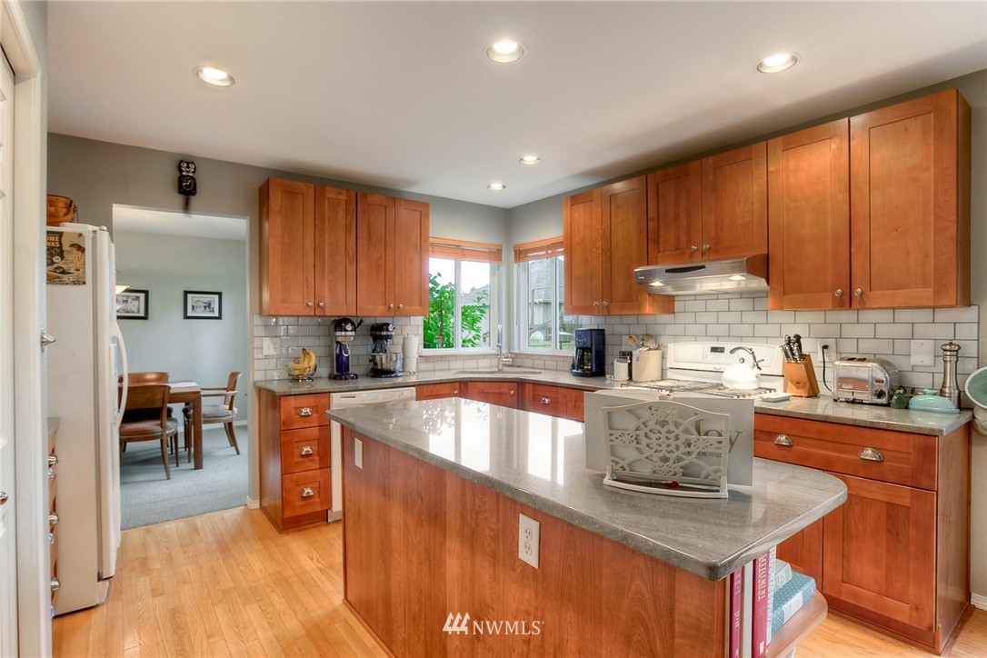 10266 Southeast 185th Place Renton, WA 98055 - Photo 6 of 23