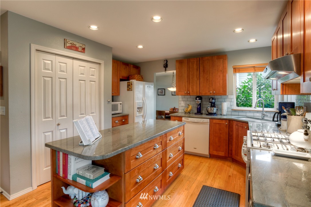10266 Southeast 185th Place Renton, WA 98055 - Photo 7 of 23