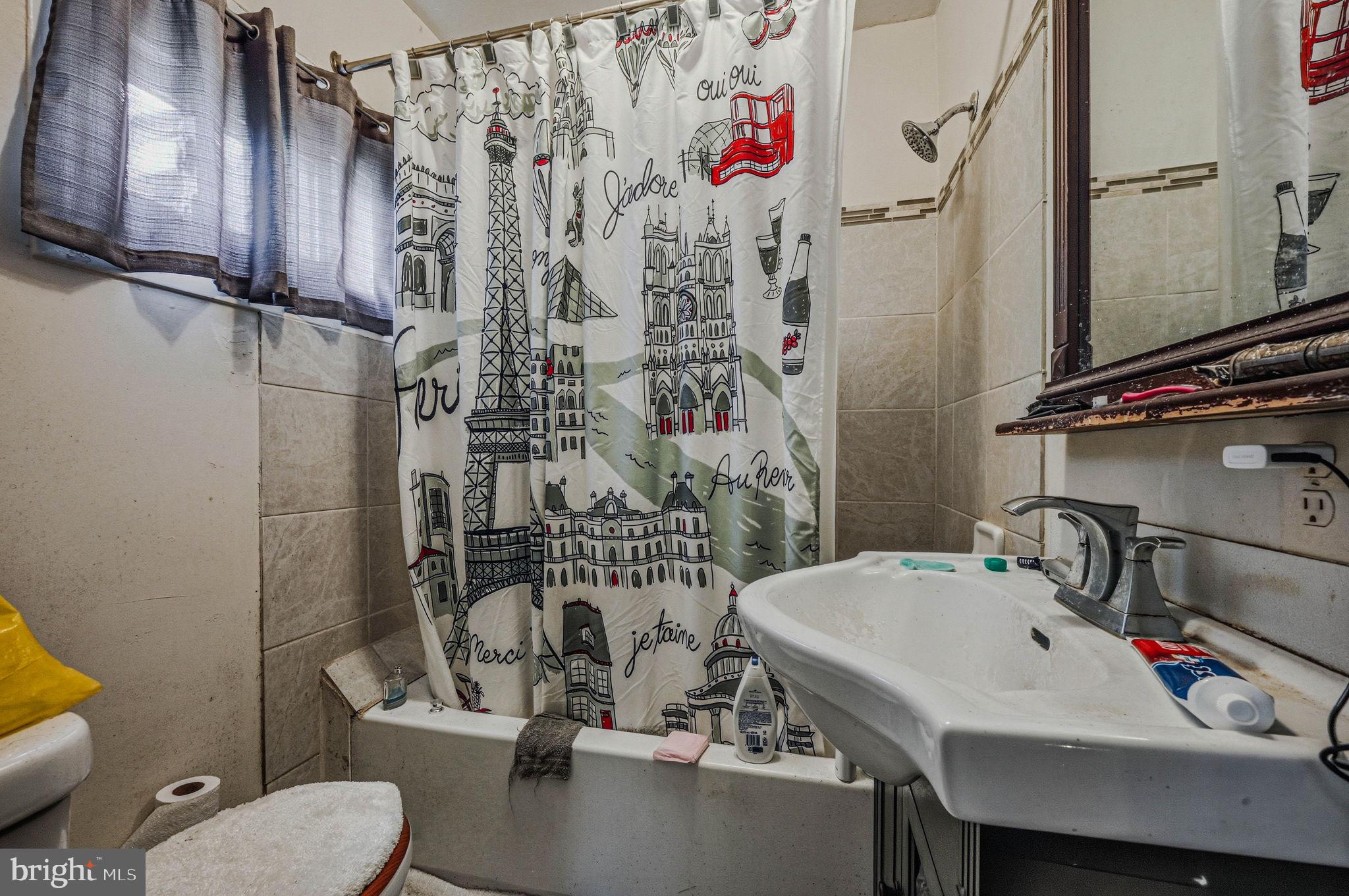 408 West 9th Street New Castle, DE 19720 - Photo 23 of 29 a bathroom with a sink toilet and shower